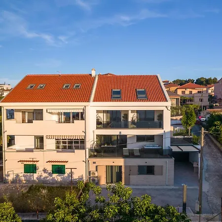 Luxury Lelu Apartment