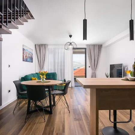Apartment Luxury Lelu *